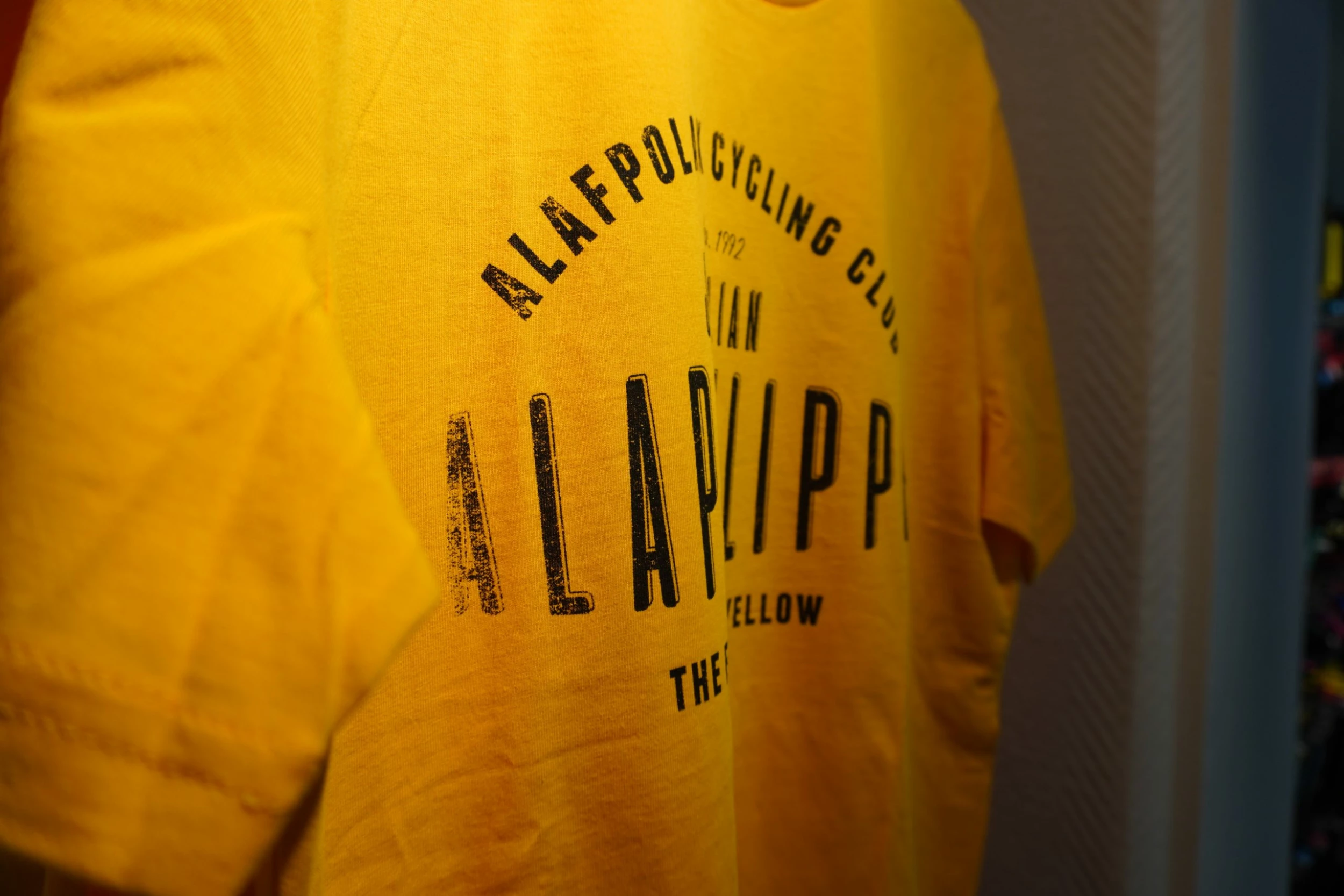 T-Shirt The Vandal '' ALAPHILIPPE CYCLING CLUB '' JAUNE 5 T-Shirt The Vandal '' ALAPHILIPPE CYCLING CLUB '' JAUNE – Image 3
