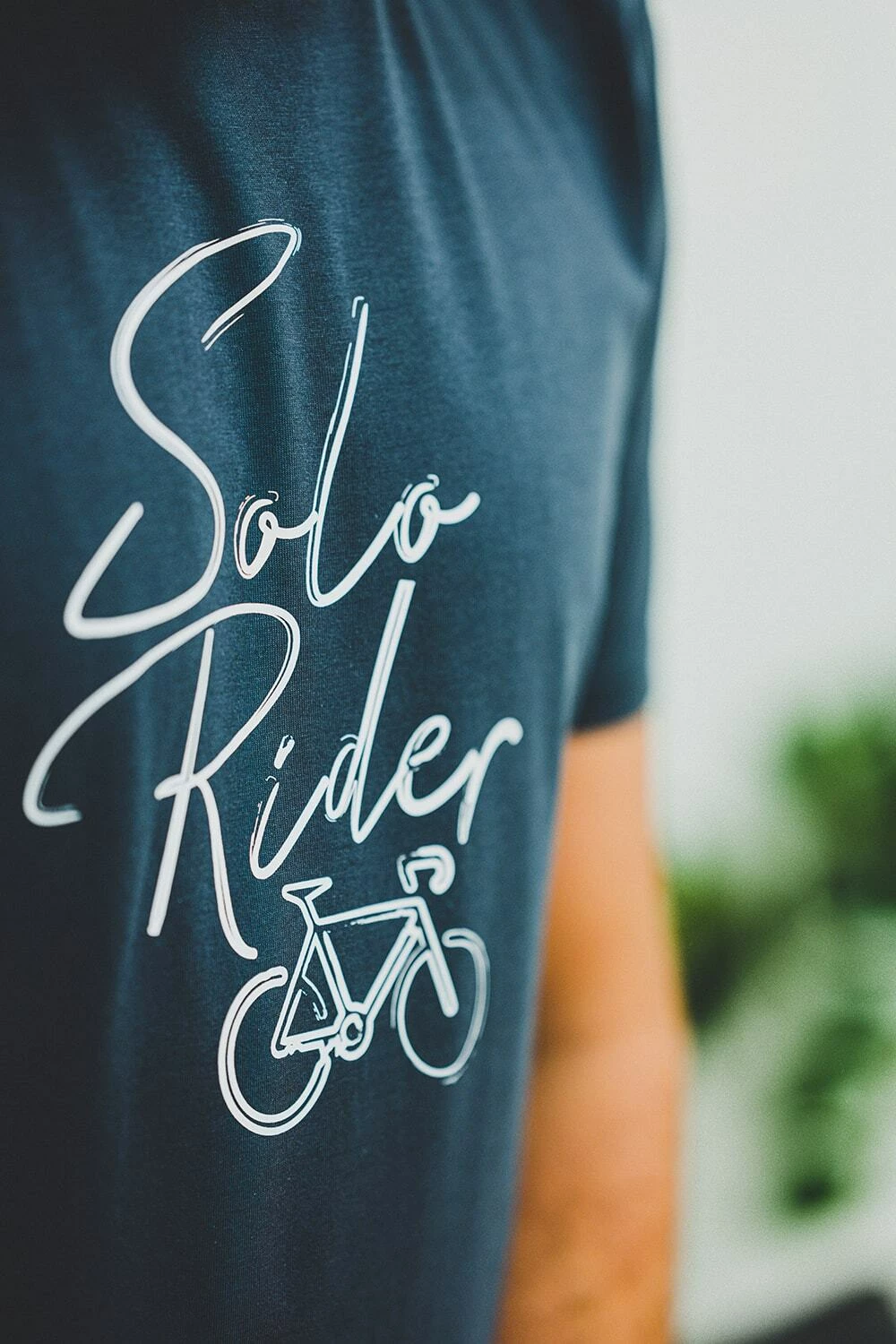 T-Shirt The Vandal "SOLO RIDER '' GRIS FONCÉ 4 T-Shirt The Vandal "SOLO RIDER '' GRIS FONCÉ – Image 2